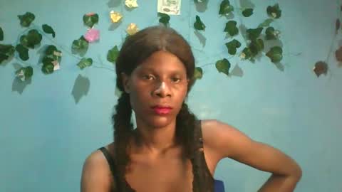 Snapshot of luckymadequeen chatting on November 5, 2025, 5:51 am Gloria online show from November 5, 2025, 5:51 am