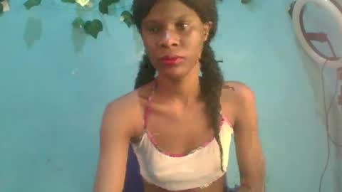 Snapshot of luckymadequeen chatting on November 25, 2025, 6:57 am Gloria online show from November 25, 2025, 6:57 am