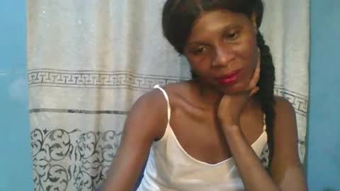 Snapshot of luckymadequeen chatting on November 27, 2025, 11:51 pm Gloria online show from November 27, 2025, 11:51 pm