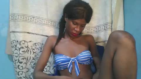 Snapshot of luckymadequeen chatting on December 2, 2025, 11:56 pm Gloria online show from December 2, 2025, 11:56 pm