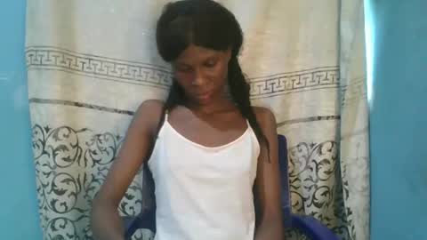 Snapshot of luckymadequeen chatting on December 4, 2025, 6:55 am Gloria online show from December 4, 2025, 6:55 am