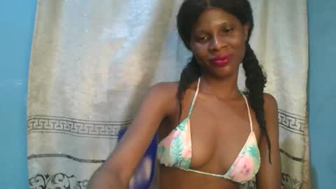 Snapshot of luckymadequeen chatting on December 13, 2025, 10:48 pm Gloria online show from December 13, 2025, 10:48 pm