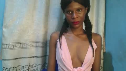 Snapshot of luckymadequeen chatting on December 20, 2025, 3:02 am Gloria online show from December 20, 2025, 3:02 am