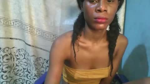 Snapshot of luckymadequeen chatting on December 22, 2025, 4:53 am Gloria online show from December 22, 2025, 4:53 am