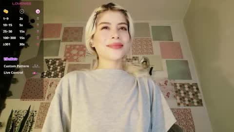 luckysapphire777 online show from April 18, 2026, 9:24 am