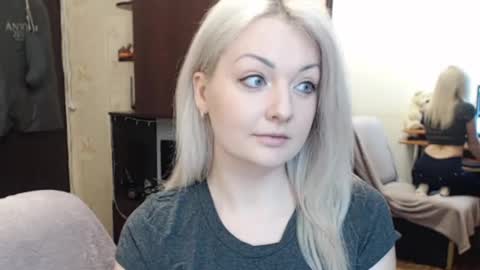 Snapshot of luckyshotgirl chatting on January 7, 2026, 2:08 pm LuckyShot online show from January 7, 2026, 2:08 pm