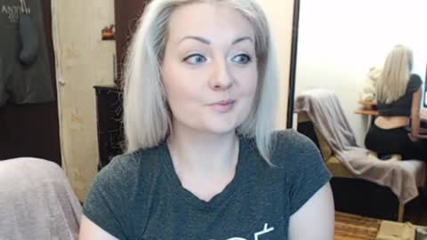 Snapshot of luckyshotgirl chatting on January 12, 2026, 5:07 pm LuckyShot online show from January 12, 2026, 5:07 pm