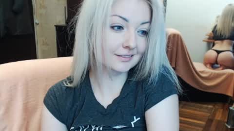 Snapshot of luckyshotgirl chatting on February 12, 2026, 12:33 pm LuckyShot online show from February 12, 2026, 12:33 pm