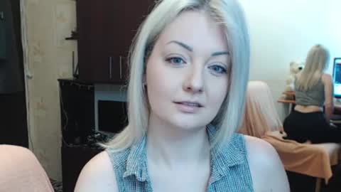 Snapshot of luckyshotgirl chatting on March 16, 2026, 10:08 am LuckyShot online show from March 16, 2026, 10:08 am