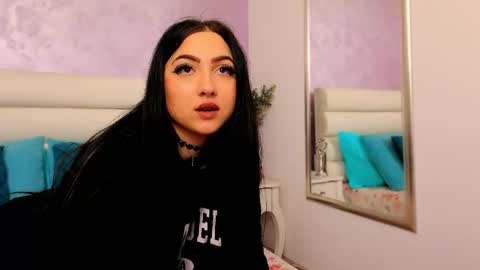 Snapshot of luckyymia chatting on December 2, 2025, 6:14 pm Mia online show from December 2, 2025, 6:14 pm