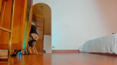 Snapshot of lucy__77 chatting on December 3, 2024, 8:39 pm Hello my name is Lucy nice to meet you thumb up is important for me kisses online show from December 3, 2024, 8:39 pm