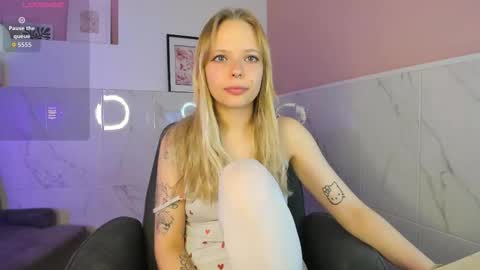 Snapshot of lucy__loy chatting on November 21, 2025, 6:01 am Lucy online show from November 21, 2025, 6:01 am