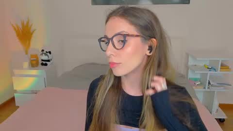 Snapshot of lucy__ray chatting on December 23, 2024, 3:33 pm lucy__ray online show from December 23, 2024, 3:33 pm