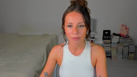 Snapshot of lucy__ray chatting on September 16, 2025, 8:10 pm lucy__ray online show from September 16, 2025, 8:10 pm