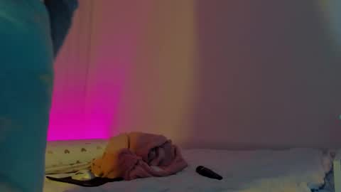 Snapshot of lucy__ray chatting on April 18, 2026, 12:14 am lucy__ray online show from April 18, 2026, 12:14 am