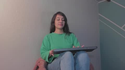 Lucy Herrera online show from February 3, 2026, 12:31 am