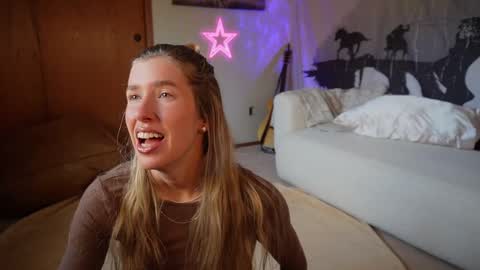 Snapshot of lucy_gooosey chatting on March 10, 2025, 11:49 pm Lucy. online show from March 10, 2025, 11:49 pm