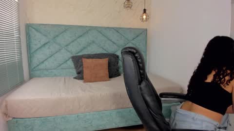 Snapshot of lucy_greys_ chatting on February 6, 2026, 6:33 pm Lucy Greys online show from February 6, 2026, 6:33 pm