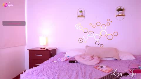 Luciana online show from October 18, 2025, 9:37 pm