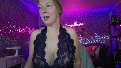 lucyallen4201 online show from April 6, 2026, 10:38 am