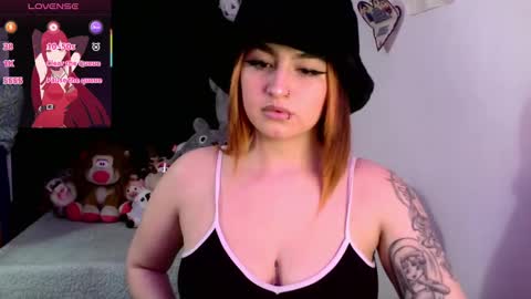 Snapshot of lucycherry__ chatting on October 17, 2025, 2:59 am LUCIA online show from October 17, 2025, 2:59 am