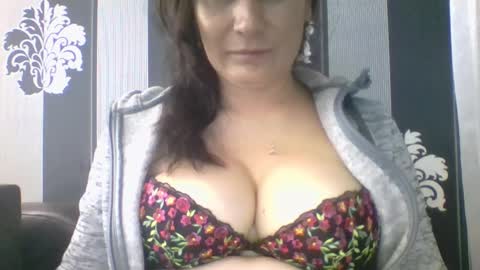 lucybylucy online show from September 16, 2025, 9:32 am