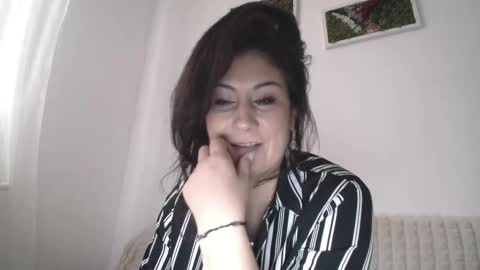 lucybylucy online show from November 4, 2025, 12:04 pm