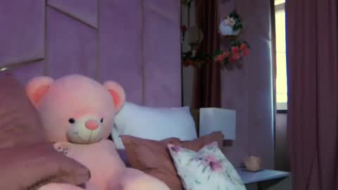 Snapshot of lucylexton chatting on April 22, 2026, 5:10 am Lucy Lexton online show from April 22, 2026, 5:10 am