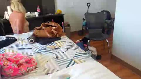 Lucy Loves Lookers online show from September 17, 2025, 4:30 pm