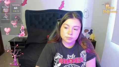 Lucy Petit online show from November 3, 2025, 2:18 pm