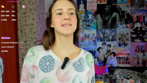 Lucy Rose online show from September 12, 2025, 6:46 am