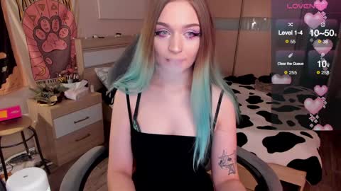 Snapshot of lucysbrain chatting on January 19, 2025, 11:53 pm Lucy online show from January 19, 2025, 11:53 pm