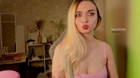 Snapshot of lucysbrain chatting on October 23, 2025, 6:06 pm Lucy online show from October 23, 2025, 6:06 pm