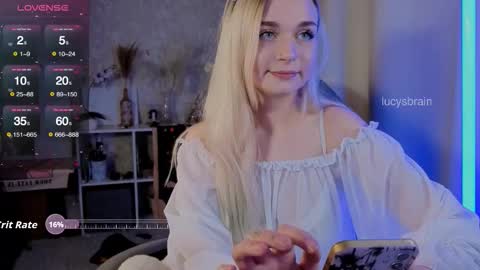 Snapshot of lucysbrain chatting on October 31, 2025, 3:24 pm Lucy online show from October 31, 2025, 3:24 pm