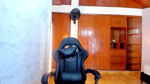 Snapshot of lucyskinny chatting on February 17, 2026, 6:58 pm LUCY online show from February 17, 2026, 6:58 pm