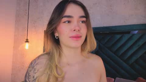 Snapshot of lucyvega4 chatting on October 5, 2025, 4:00 am Lucy online show from October 5, 2025, 4:00 am