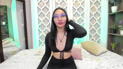 Snapshot of lucyy_liiu chatting on December 23, 2024, 9:08 pm Lucy Liiu online show from December 23, 2024, 9:08 pm