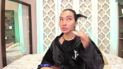 Snapshot of lucyy_liiu chatting on December 24, 2024, 9:06 am Lucy Liiu online show from December 24, 2024, 9:06 am