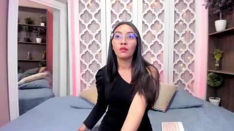 Snapshot of lucyy_liiu chatting on February 19, 2025, 7:48 pm Lucy Liiu online show from February 19, 2025, 7:48 pm