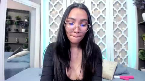 Snapshot of lucyy_liiu chatting on February 21, 2025, 1:00 am Lucy Liiu online show from February 21, 2025, 1:00 am