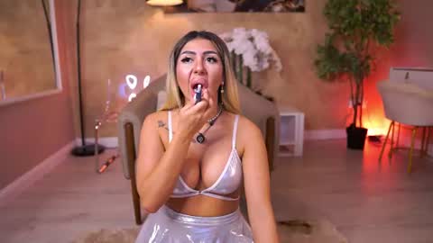 Snapshot of lucyyrosse chatting on June 22, 2026, 10:23 am LucyRose online show from June 22, 2026, 10:23 am