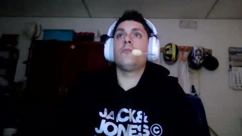 Snapshot of luis2423 chatting on February 26, 2026, 1:37 am A slave to the mistress.. un esclavo para las amas dominantes. online show from February 26, 2026, 1:37 am