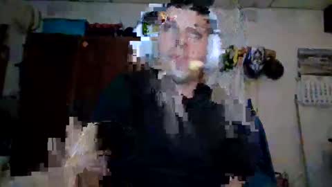 Snapshot of luis2423 chatting on March 22, 2026, 7:39 pm A slave to the mistress.. un esclavo para las amas dominantes. online show from March 22, 2026, 7:39 pm