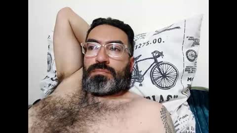 Snapshot of luis2988z chatting on December 3, 2024, 4:47 am Hairyman online show from December 3, 2024, 4:47 am