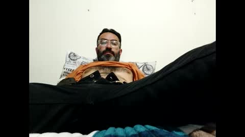 Snapshot of luis2988z chatting on December 13, 2024, 3:05 am Hairyman online show from December 13, 2024, 3:05 am