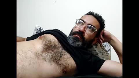Snapshot of luis2988z chatting on December 16, 2024, 12:59 am Hairyman online show from December 16, 2024, 12:59 am
