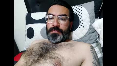 Snapshot of luis2988z chatting on December 18, 2024, 3:58 am Hairyman online show from December 18, 2024, 3:58 am