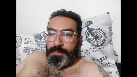 Snapshot of luis2988z chatting on December 19, 2024, 3:40 am Hairyman online show from December 19, 2024, 3:40 am