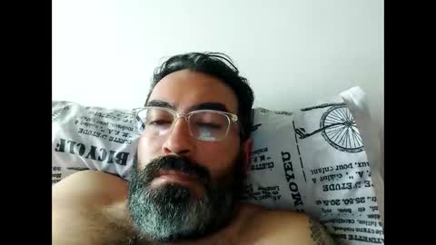 Snapshot of luis2988z chatting on December 22, 2024, 7:42 pm Hairyman online show from December 22, 2024, 7:42 pm