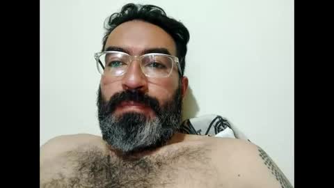 Snapshot of luis2988z chatting on December 23, 2024, 1:51 am Hairyman online show from December 23, 2024, 1:51 am